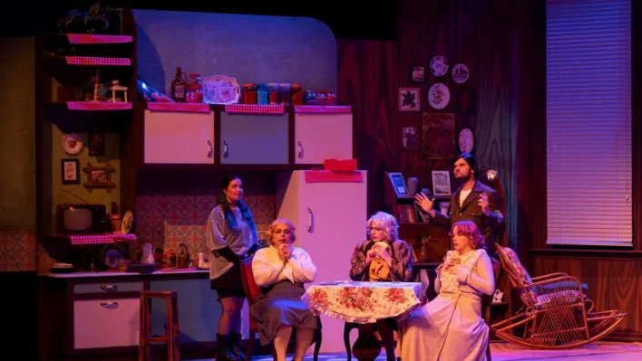 'Üç Jokerli Konken' Adana'da kapalı gişe sahnelendi