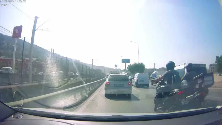 'Yoğun trafikten kaçayım' diyen iki motosikletli böyle çarpıştı