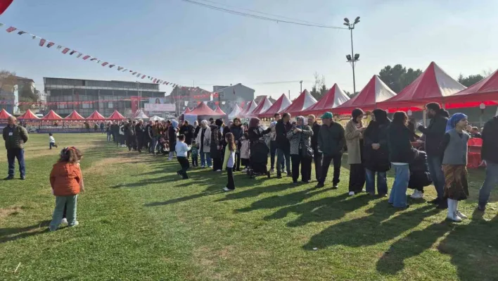 1 ton mıhlama için yarım kilometre kuyruk oluştu