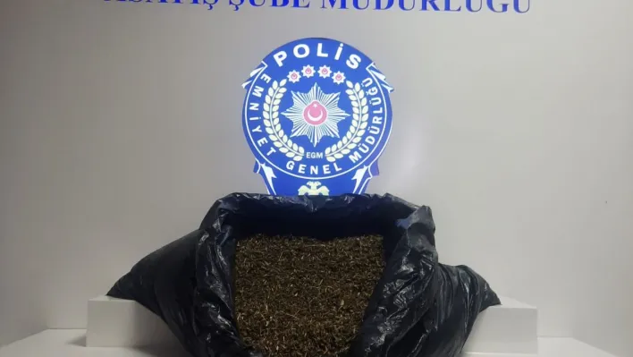 10 yıl hapis cezası olan şüpheli, 3 kilogram uyuşturucuyla yakalandı