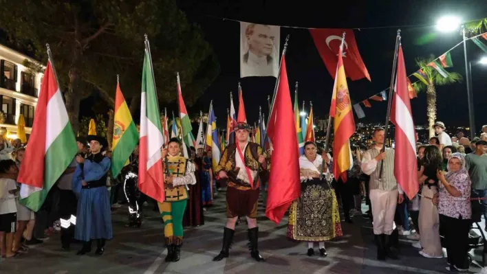 100 ülkenin katıldığı festival Rio Karnavalı'nı aratmadı