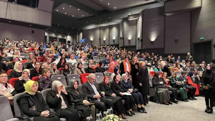 12 Kadın girişimci 'Kadın Emeği Türkiye'nin İstikbali' programında başarı hikayelerini anlattı