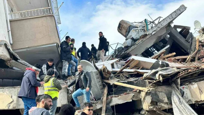 13 yaşındaki Göknur Bayraktar enkazdan çıkarıldı