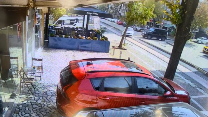 15 milyon liralık cipe çarpmamak için manevra yaptı, tatlıcı dükkanına böyle girdi