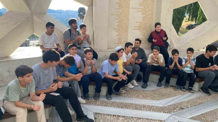 15 Temmuz Şehitler Anıtı'na sabahın erken saatlerinde ziyaret