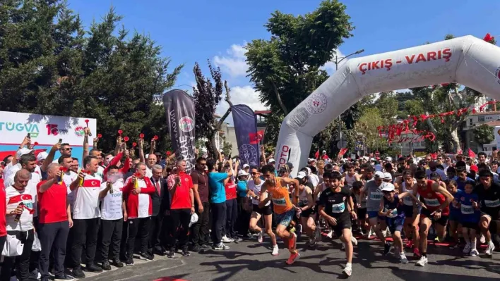 15 Temmuz şehitlerini anmak için Çengelköy 5. Vatan Koşusu'nda koştular