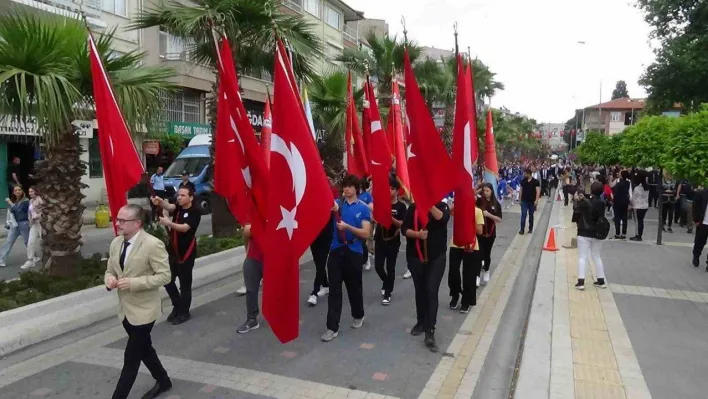 19 Mayıs Atatürk'ü Anma, Gençlik ve Spor Bayramı Edremit'te kutlandı