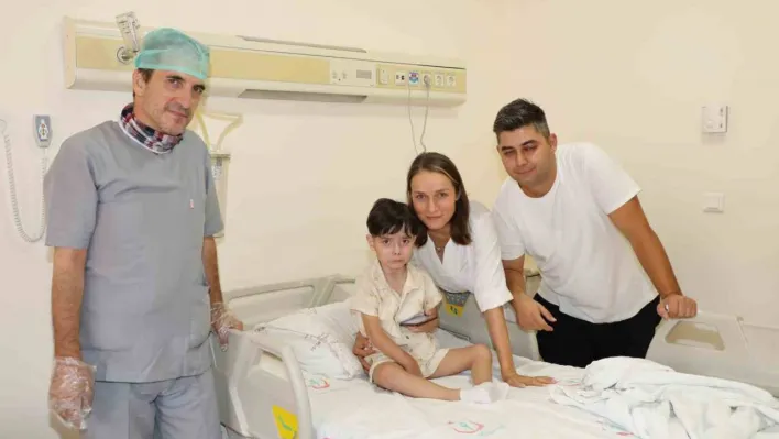 2 buçuk yıldır solunum cihazına bağlı yaşayan 5 yaşındaki Çınar artık konuşup yemek yiyebiliyor