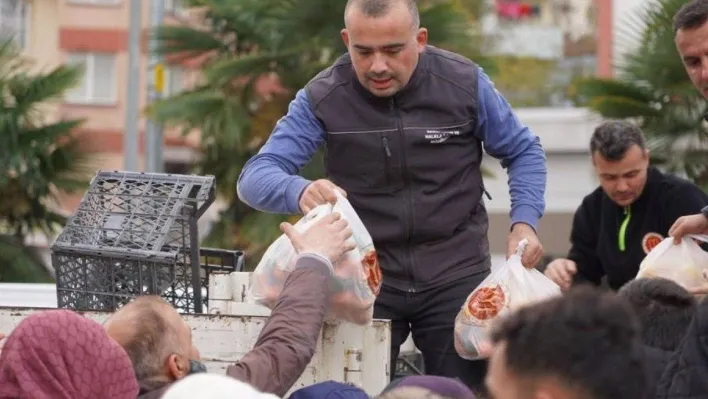 20 ton mandalina ve limon vatandaşlara dağıtıldı