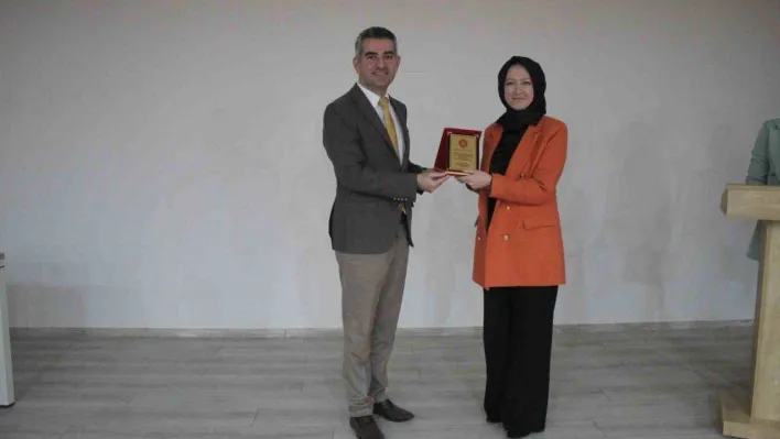 20 yıl görev yapış hekimlere plaket