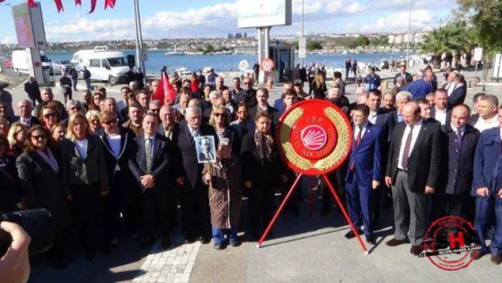 Siyasi Parti ve STK'lardan Alternatif Çelenk Sunma Töreni