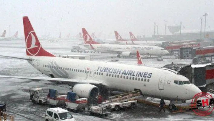 İstanbul'da hava ve deniz ulaşımına kar engeli!