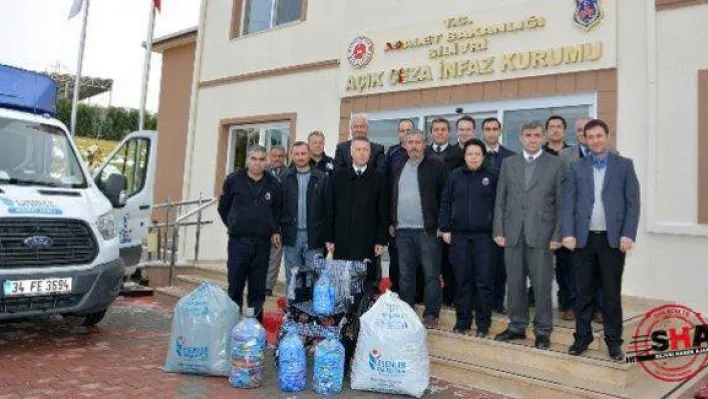 Mahkumlar plastik kapak topladı