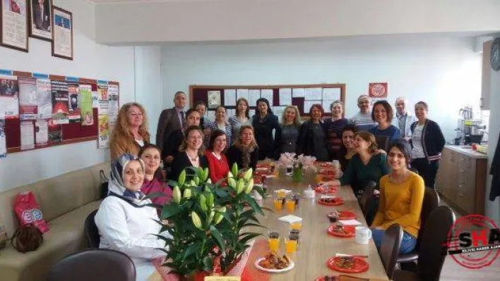 Piri Paşa'dan Bayan Öğretmenlere Jest