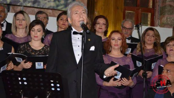 Zeki Müren Şarkılarıyla Anıldı