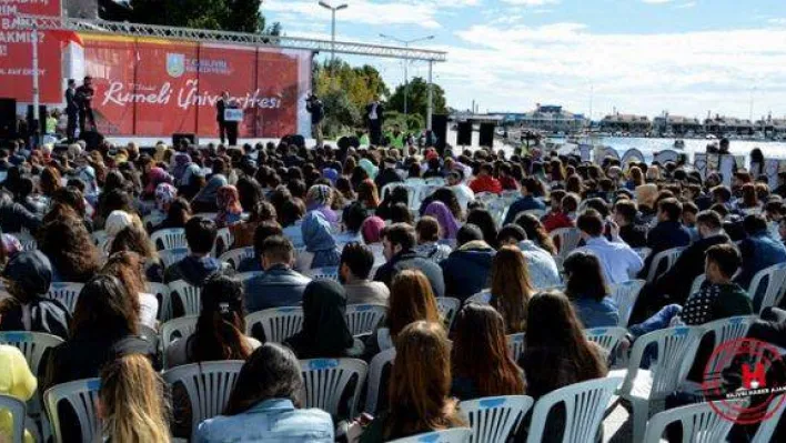 İlk dersi halkla birlikte işlediler