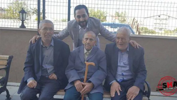 AK Parti Akçil Kardeşler Huzurevi'ni ziyaret etti