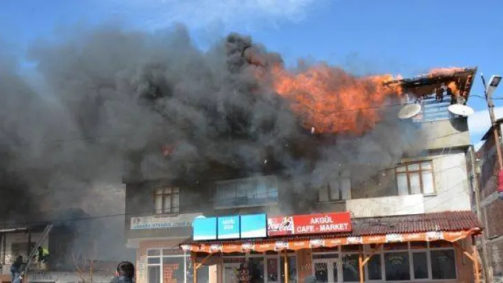 Üç katlı binada çıkan yangın korkuttu