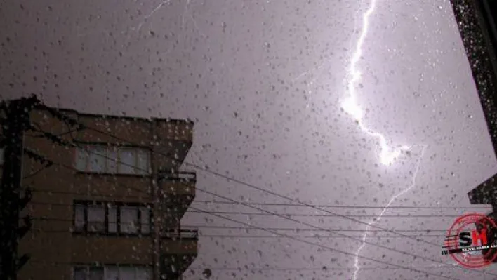 Sillivri'de dolu ve şimşekli gece