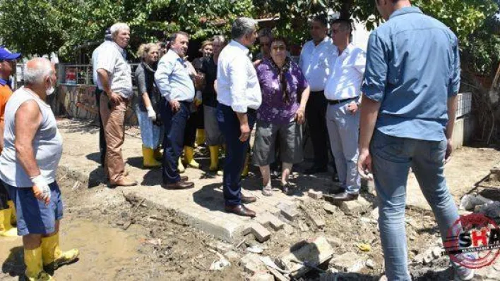 Sel bölgesine ziyaretler sürüyor