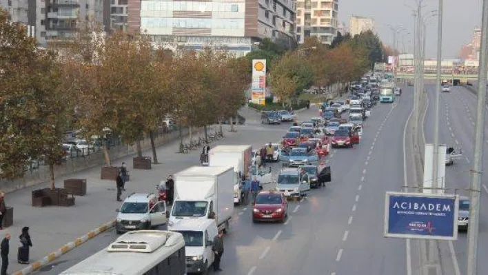 Saat 9'u 5 geçe E-5'te trafik durdu