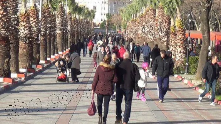 Yeni yılın ilk günü Silivrililer sahile akın etti