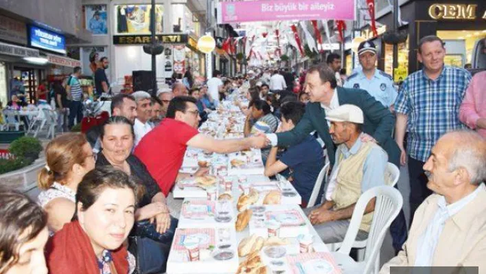 Akçeşme ve Yemeniciler Sokak'ta iftar finali