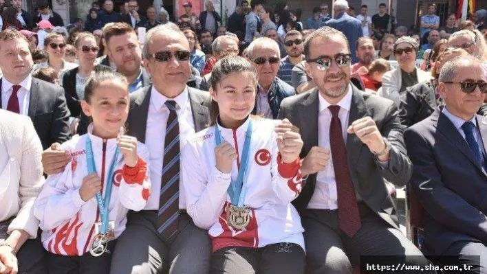 19 Mayıs'ın 100. Yıldönümü Törenle Kutlandı