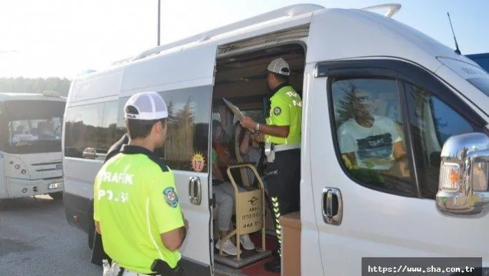 81 ilde eş zamanlı okul çevrelerine ve Servis Araçlarına Sıkı Denetim