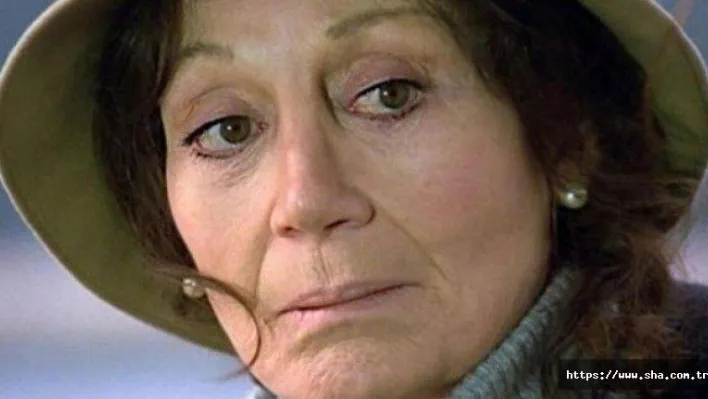 Usta tiyatrocu Yıldız Kenter hayatını kaybetti