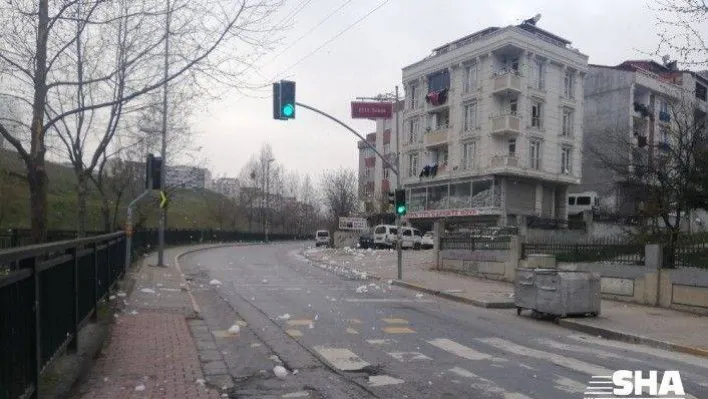 (Özel) Atık su deresi beyaza büründü, köpükler etrafa uçuştu