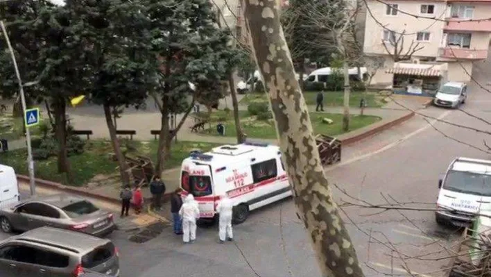 Sağlık ekipleri şüpheli vak'aya müdahale etti, evde kalması gereken çocuklar o anları izledi