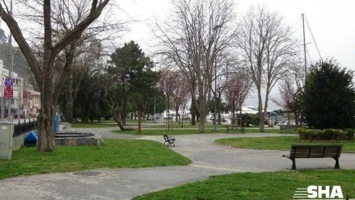 Vatandaşlar yasağa ve yağmurlu havaya rağmen sahilde yürüyüş yaptı