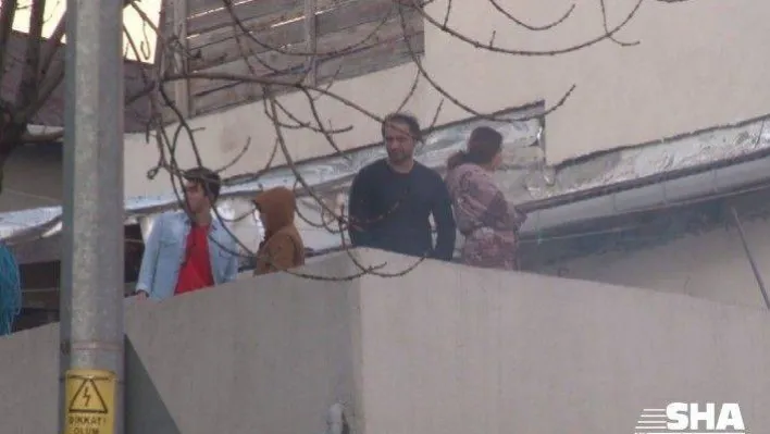 Bağcılar'da korkutan yangın: Lastik ve straforlar alev alev yandı