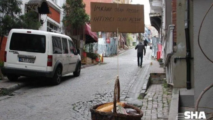 Balat'ta yaşayan İtalyan, dayanışma sepeti ile ihtiyaç sahiplerine ulaşmaya çalışıyor