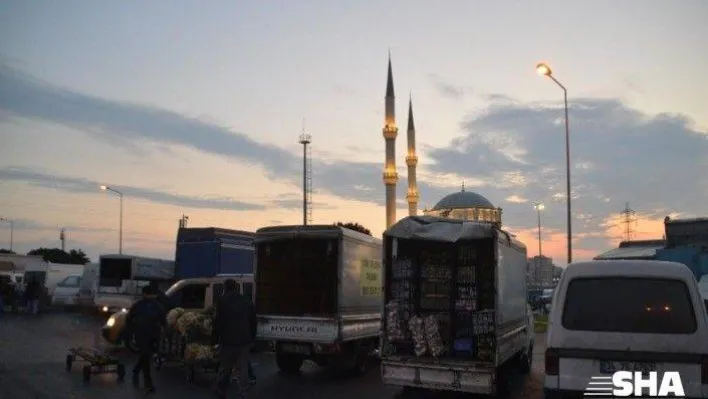 Bayrampaşa halinde gece başlayan yoğunluk sabah saatlerine kadar devam etti