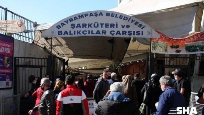 Bayrampaşa'daki semt pazarında sosyal mesafeye uyulmaması pes dedirtti