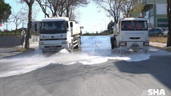 Belediye Ekipleri Caddeleri Dezenfekte Etti