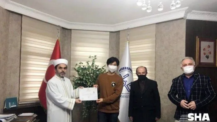 Beykoz'da yaşayan Güney Koreli genç Müslüman oldu