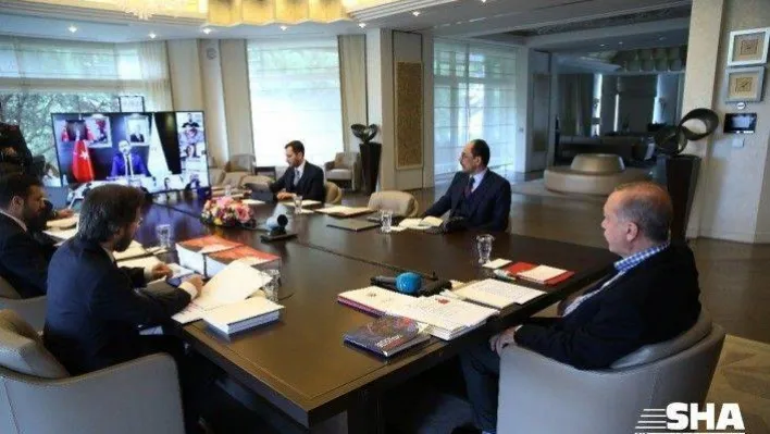 Cumhurbaşkanı Erdoğan, milli futbolcularla video konferansla görüştü