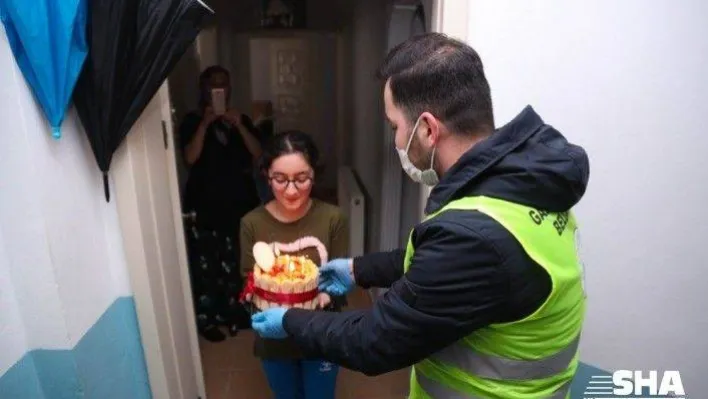 Gaziosmanpaşa Belediyesinden sağlık çalışanın kızına sürpriz doğum günü
