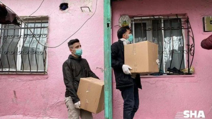 İşadamı Nevzat Kaya ihtiyaç sahiplerine yüzlerce gıda kolisi dağıttı