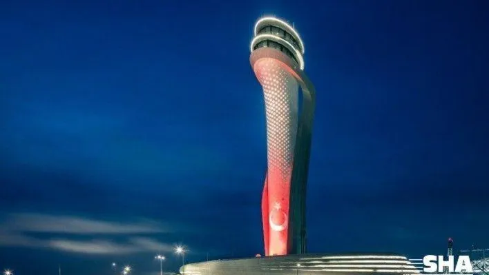 İstanbul Havalimanı Kulesi 23 Nisan'a özel kırmızı beyazla ışıklandırıldı