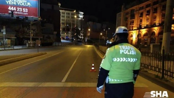 İstanbul'da sokağa çıkma kısıtlaması denetimi gece sürüyor