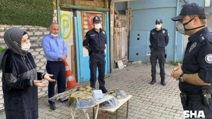 Korona virüs günlerinde sağlık çalışanları ve polislere yemekli destek