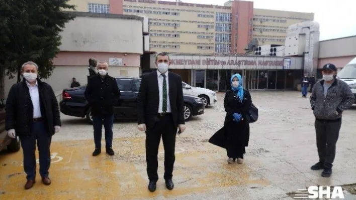 Korona virüs ile mücadele eden sağlık çalışanlarına sarma ikramı