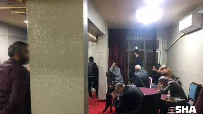 Korona virüsü hiçe sayıp kahvehanede oyun oynayan 26 kişiye cezai işlem yapıldı