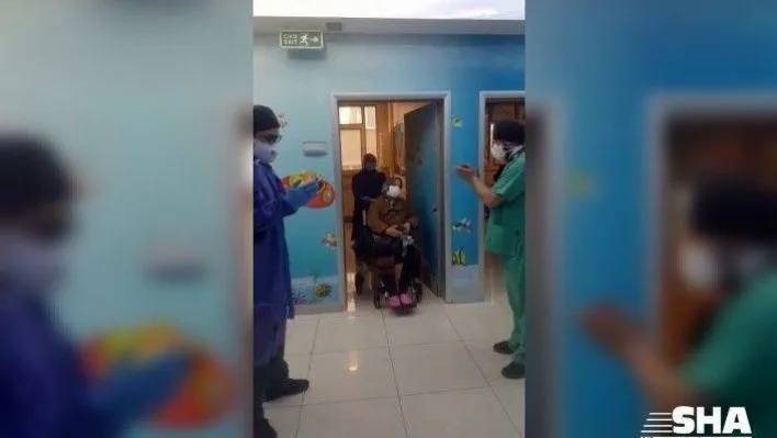 Korona virüsü yenen hasta, alkışlarla taburcu edildi