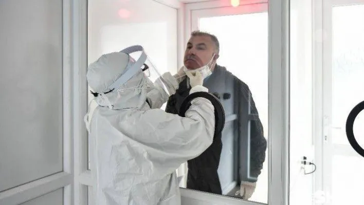Koronavirüs testlerinde kullanılan negatif basınçlı kabin görüntülendi