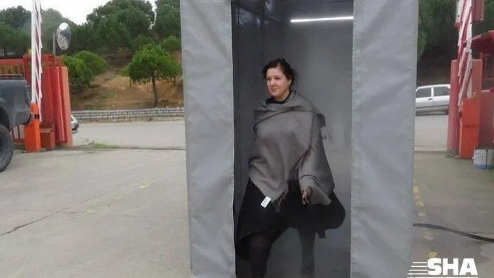 (Özel) Çalışanlar için fabrika girişinde dezenfektan tüneli kuruldu